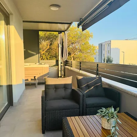 Deluxe Vucko Apartment Makarska