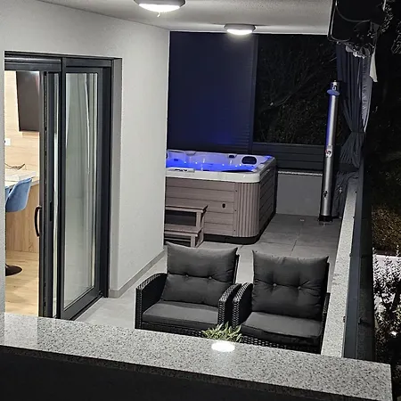 Deluxe Vucko Apartment Makarska