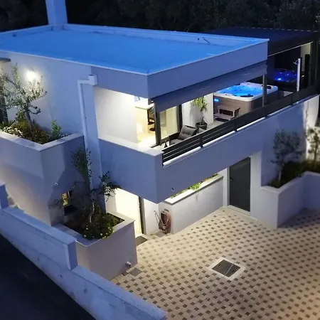 Deluxe Vucko * Makarska